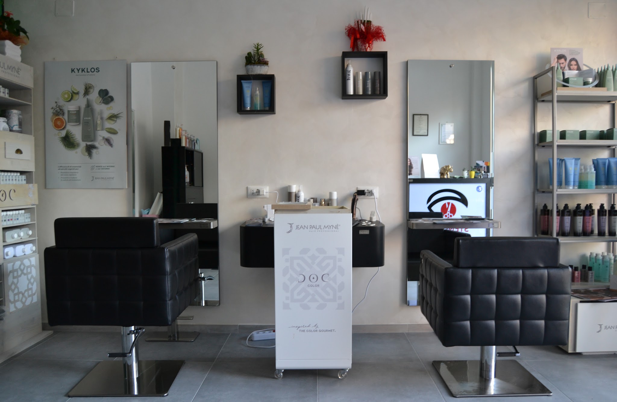 Le postazioni e gli specchi all’interno di Stendhal Hairpathos